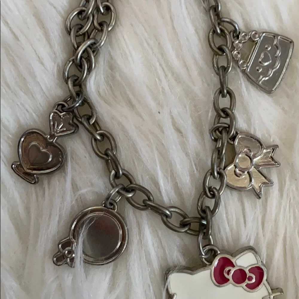 hello kitty sanrio charm bracelet - Picture 3 of 3